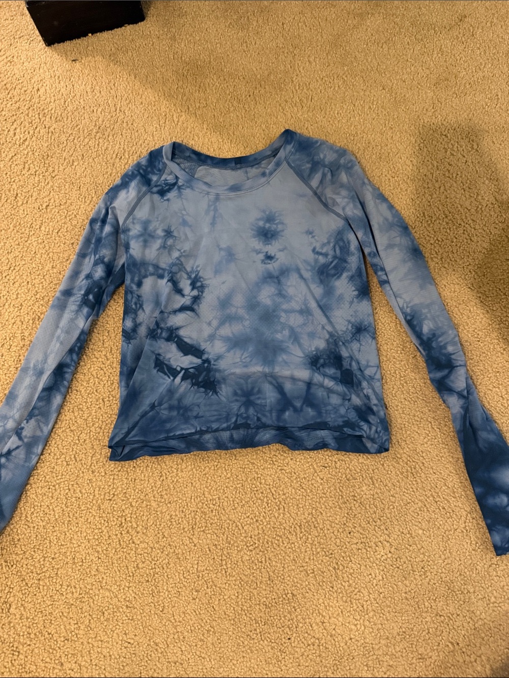 Lululemon blue tie-dye long sleeve swiftly size 8 

❗️small hole near the logo